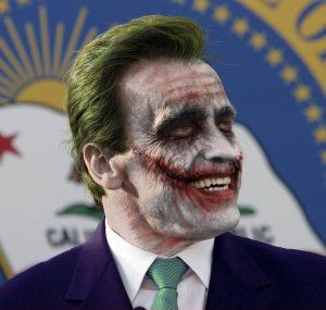 Arnold-Schwarzenegger-as-the-Joker--60370