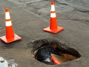 pothole - wikimedia