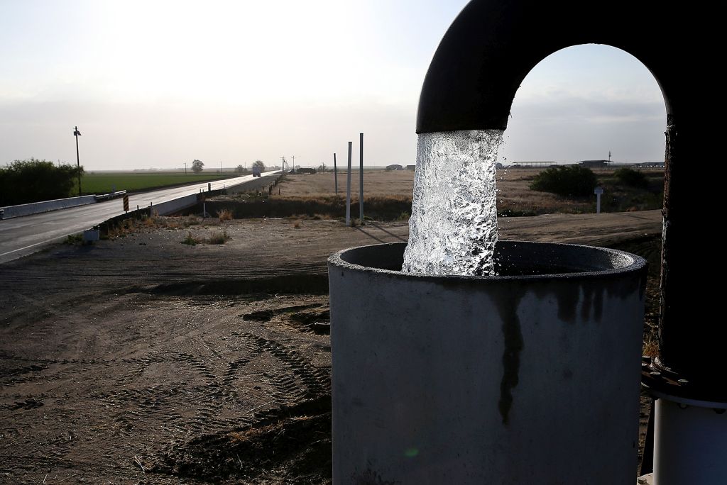 TULARE, CA - APRIL 24: Well water is pumped from the ground on April 24, 2015 in Tulare, California. As California enters its fourth year of severe drought, farmers in the Central Valley are struggling to keep crops watered as wells run dry and government water allocations have been reduced or terminated. Many have opted to leave acres of their fields fallow. (Photo by Justin Sullivan/Getty Images)