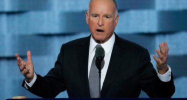 Gov. Brown cautions Democrats on 2016 presidential race