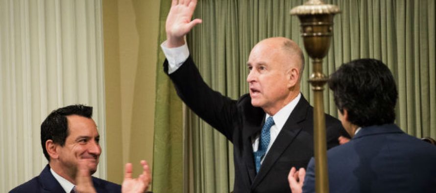 Gov. Brown touts liberal accomplishments, rebukes Washington Republicans in final State of the State address